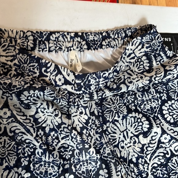 Truth  size large blue & white print lined wide slit leg pants front wrap look - Picture 11 of 16